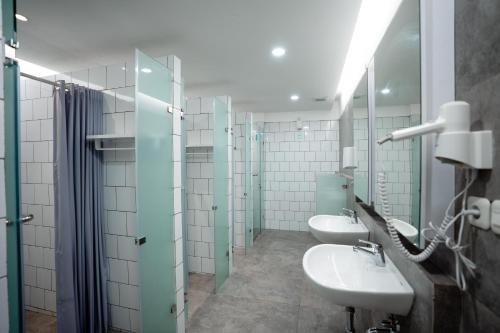 Et badeværelse på Bobopod Kota Lama, Semarang