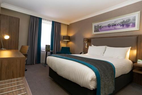Katil atau katil-katil dalam bilik di Holiday Inn Nottingham by IHG