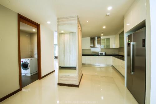 Bilik mandi di Movenpick Residences Pattaya with Ocean View
