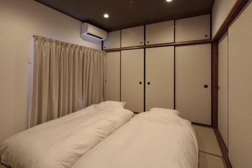 Cama o camas de una habitación en 照宿 Terasu yado