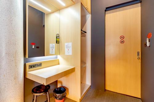 a dressing room with a stool and a mirror at CLOUD on Saladaeng Silom Hostel Bangkok in Bangkok