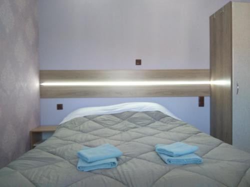 Кровать или кровати в номере Villa Agnanti Apts and Suites