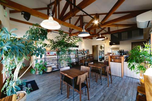 Gallery image of cafe&stay CASTANA in Matsumoto