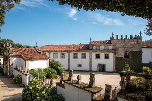 an old house with a garden in front of it at Casa do Campo - Turismo de Habitação in Celorico de Basto