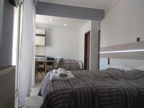 Кровать или кровати в номере Villa Agnanti Apts and Suites