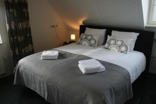 En eller flere senge i et værelse på B&B Biesehof