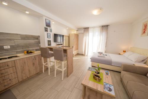 Skadar lake Apartments Pajovic tesisinde mutfak veya mini mutfak