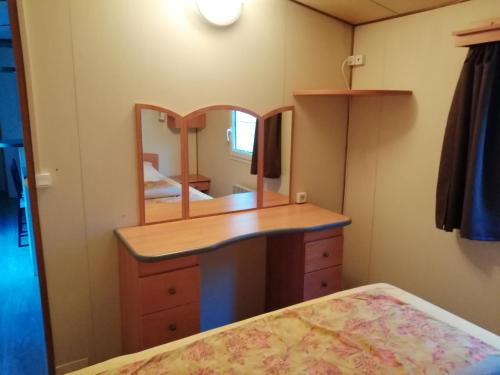 Postel nebo postele na pokoji v ubytování Mas Maurane - L'Olivier avec SPA privé aux portes d'ARLES