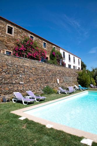 Baseinas apgyvendinimo įstaigoje Quinta da Veiga arba netoliese