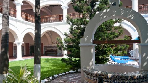 a view of the courtyard of a villa at Holiday Inn Veracruz-Centro Historico by IHG in Veracruz