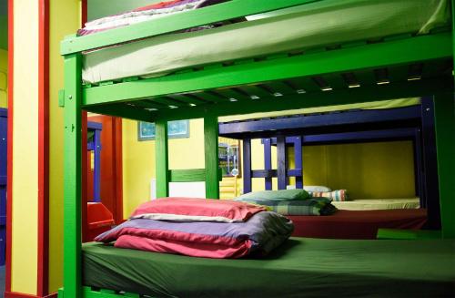 Säng eller sängar i ett rum på Portree Independent Hostel
