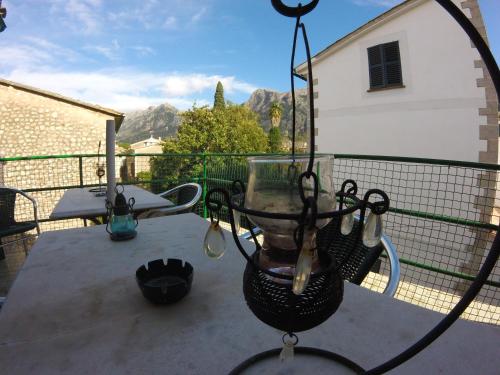 a balcony with a table with a view of the mountains at Casa Margarita in Sóller