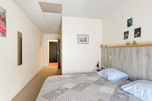 Ліжко або ліжка в номері Hotel de Waalehof