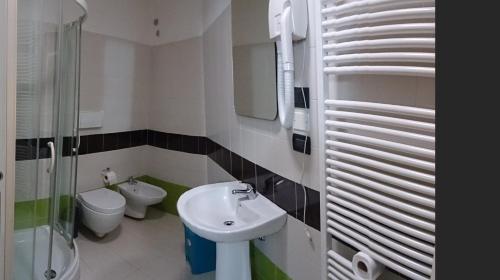 Ένα μπάνιο στο Hotel Paradiso