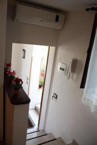 a hallway with a door leading to a room at Residence Barbara in Trapani
