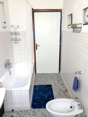 a bathroom with a tub and a toilet and a sink at Pagu Pagu de Paradisu - A little bit of paradise in Gàiro SantʼElena