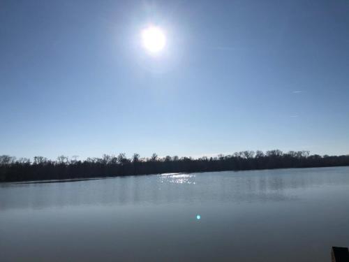 a large body of water with the sun in the sky at La Maison de juliette in Saint-Hippolyte
