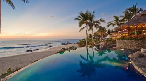 Rent Your Dream Holiday Villa and Look Forward to Relaxing Beside Your Private Pool, Cabo San Lucas Villa 1004