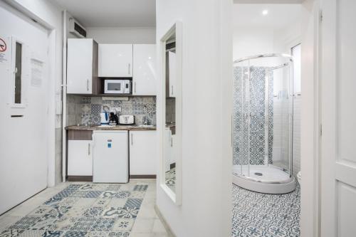 Ένα μπάνιο στο BpR SHINY Deluxe Home