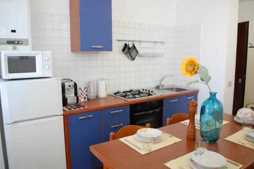 A kitchen or kitchenette at Dorsoduro Venice Apartment