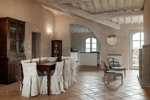 a kitchen with a table and chairs in a room at Casanova di Neri Relais in Montalcino