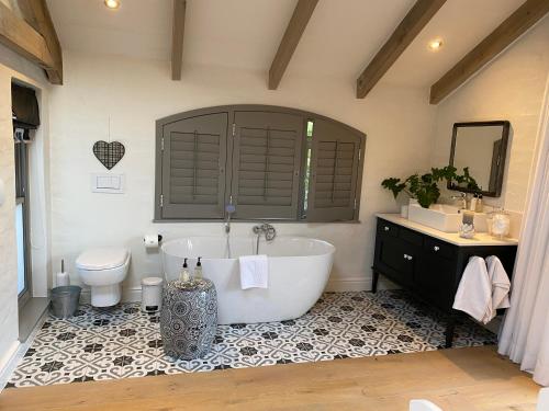 A bathroom at La Maison du Bonheur