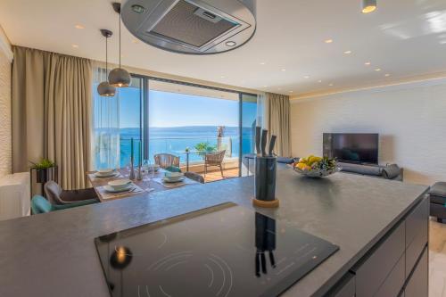 BEACH FRONT VILLA FRAN - DELUXE SEA VIEW SUITE with private jacuzzi # 3