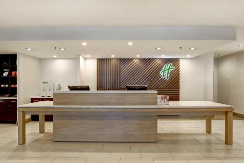 a lobby with a reception desk in a store at Holiday Inn - Ottawa Dwtn - Parliament Hill by IHG in Ottawa