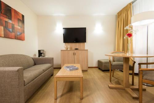 Μια τηλεόραση ή/και κέντρο ψυχαγωγίας στο Holiday Inn Montevideo by IHG