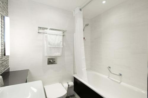 Ein Badezimmer in der Unterkunft Holiday Inn Darlington - NORTH A1M, JCT.59 by IHG