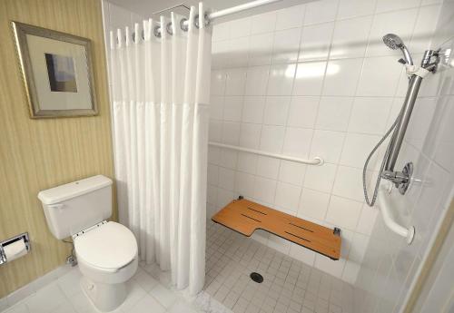 Ванная комната в Holiday Inn Washington D.C. - Greenbelt Maryland, an IHG Hotel