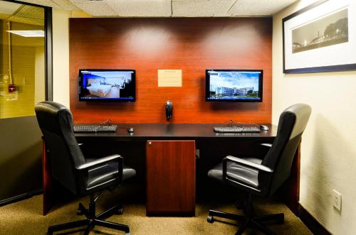an office with two desks with chairs and two monitors at Holiday Inn Washington D.C. - Greenbelt Maryland by IHG in Greenbelt