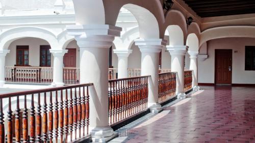 an arcade in an old building with white columns at Holiday Inn Veracruz-Centro Historico by IHG in Veracruz