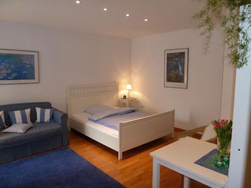 a small bedroom with a bed and a couch at Ferienwohnung Dora Brand in Arnsberg