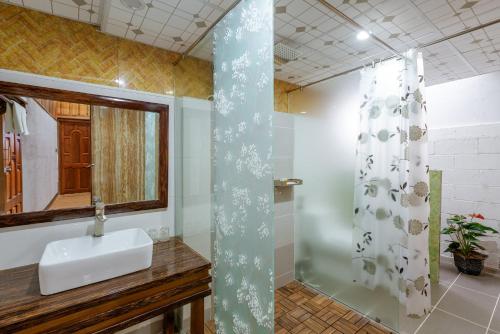 Phòng tắm tại Suncosy Central Resort