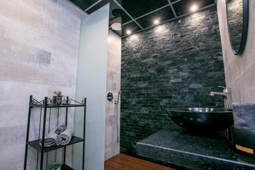Ένα μπάνιο στο Babylon Park Apartment