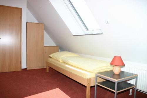 a bedroom with a bed and a lamp on a table at Das Apartmenthaus in Stuttgart