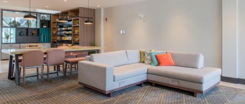 Posezení v ubytování Holiday Inn Edmonton South - Evario Events by IHG