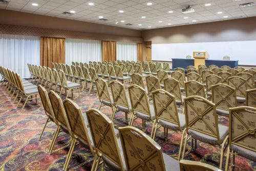 an empty room with rows of chairs in a classroom at Crowne Plaza Minneapolis West by IHG in Plymouth