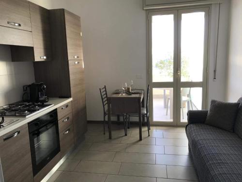 a kitchen with a table and a couch in a room at La Scogliera in Avola