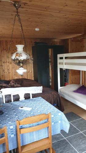 Lillesjö stuguthyrningにあるベッド