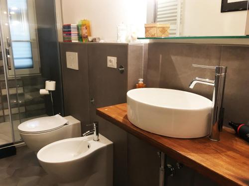 a bathroom with a sink and a toilet at A casa di Nat in Modena