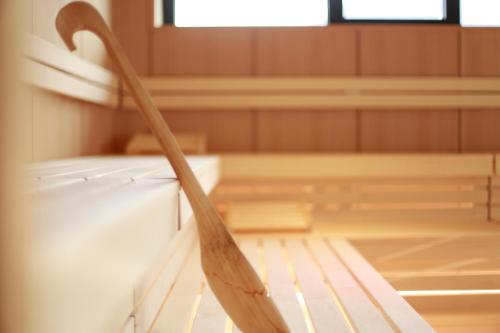 a wooden paddle sitting in a empty courtroom at Alpen-Herz Romantik & Spa - Adults Only in Ladis