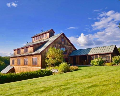 Blue Forest Farm Estate - Two Separate Rentals on 326 Spectacular Acres!