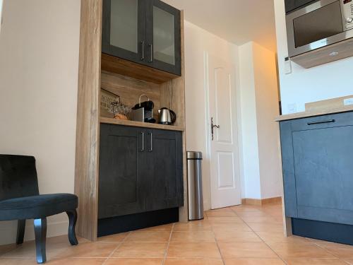 Dapur atau dapur kecil di Appartement 12 - Golf de Roquebrune - Vue mer imprenable !