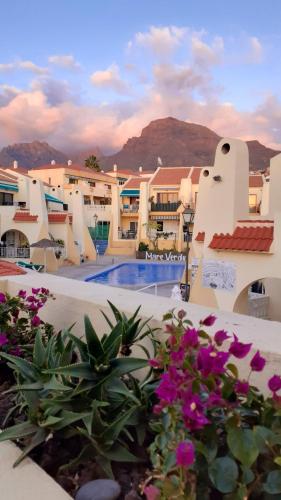 Bazén v ubytování MNG-Apart Mareverde Costa Adeje- Las Americas nebo v jeho okolí