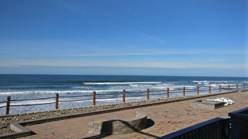 a view of the ocean from a balcony at Sailor Jack Oceanfront Motel in Lincoln City