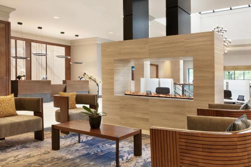Area soggiorno di Crowne Plaza Hotel Philadelphia - King of Prussia by IHG