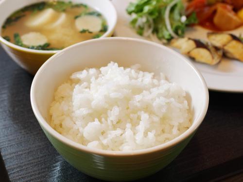 ホテルの敷地内または近くでの食事または食べ物