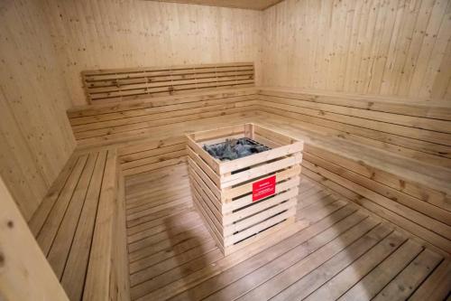 an empty wooden sauna with a box in the middle at Perfect Getaway @Vivacity in Kuching